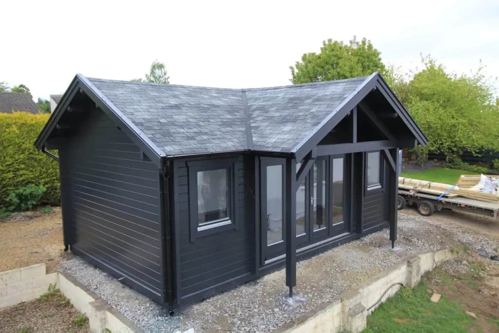 Jaki fundament pod domek letniskowy drewniany 35m2 – uniknij kosztownych błędów