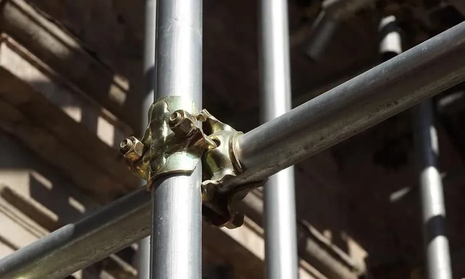 Montaż i demontaż rusztowania elewacyjnego cena - co musisz wiedzieć?