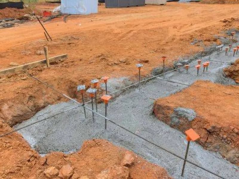 Jak zrobić fundament pod ogrodzenie - uniknij najczęstszych błędów