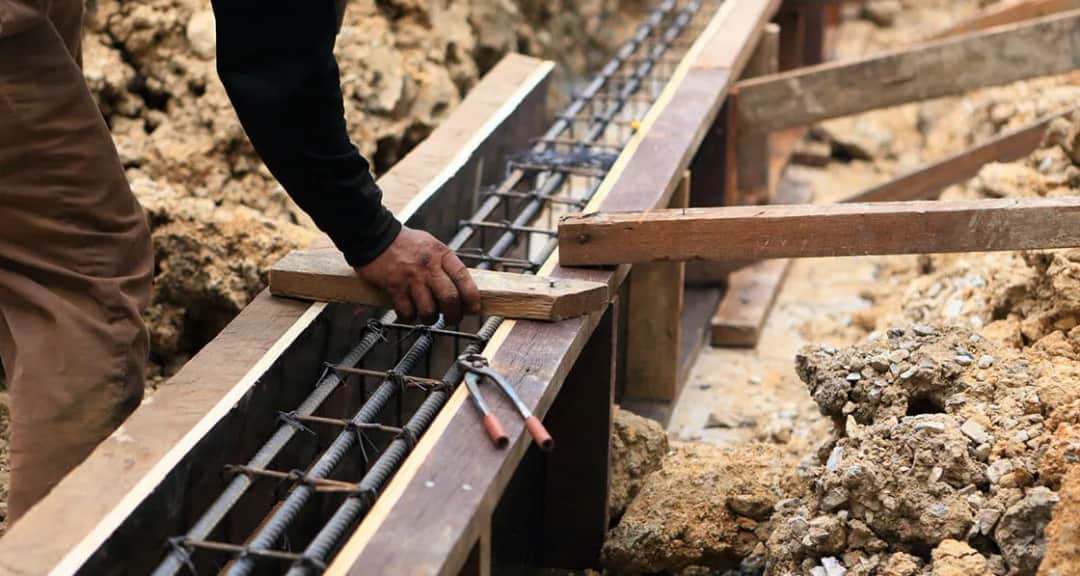 Jaki beton na fundamenty – uniknij błędów przy wyborze materiału Jaki beton na fundamenty – uniknij błędów przy wyborze materiału