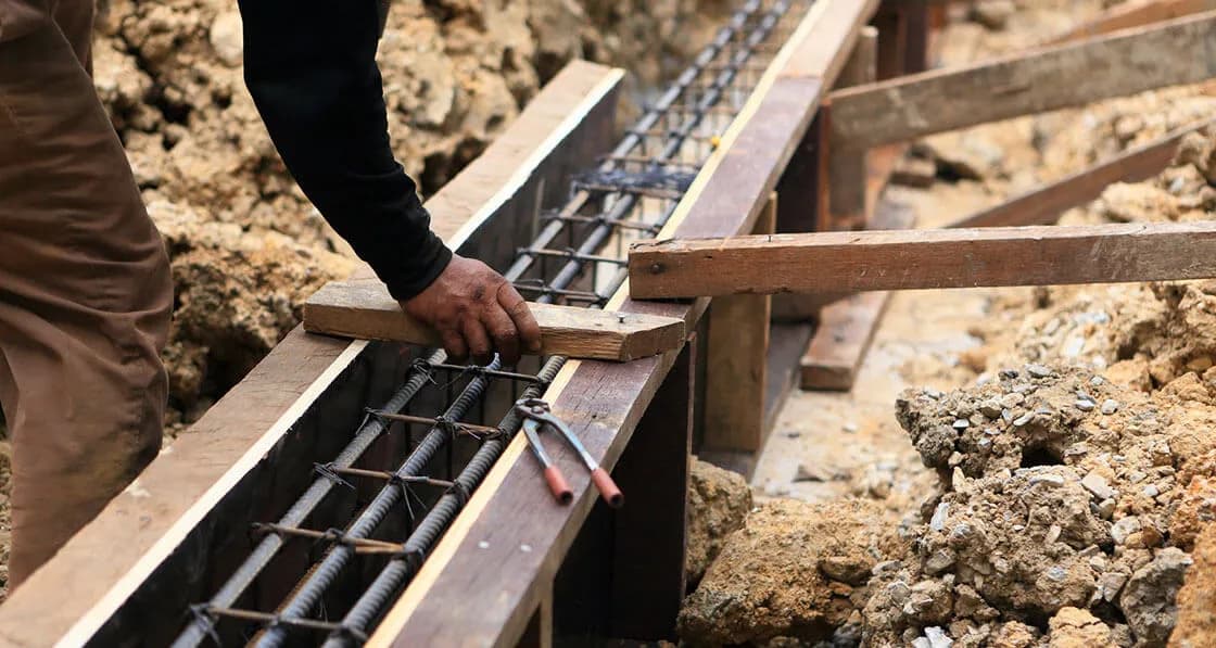 Jaki beton na fundamenty – uniknij błędów przy wyborze materiału