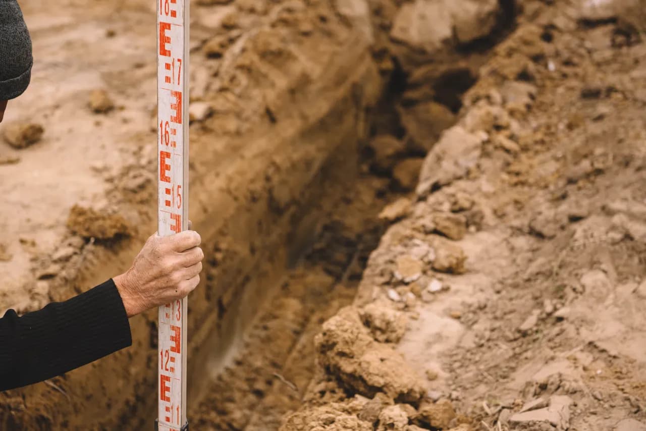 Jak wytyczyć fundament pod garaż, aby uniknąć najczęstszych błędów