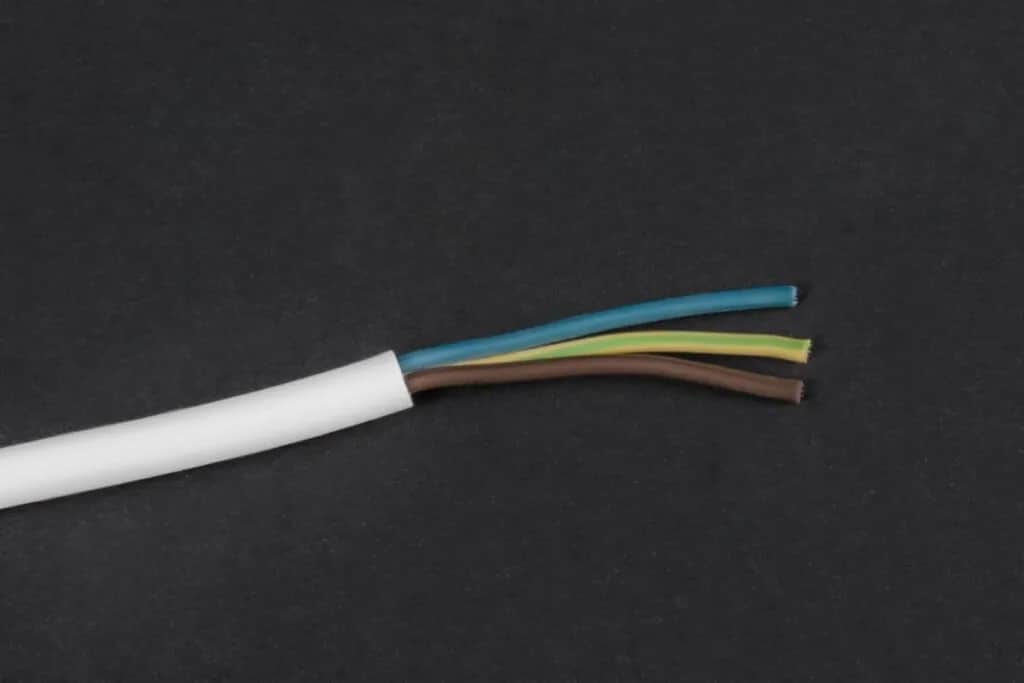 Jakie przewody do podłączenia bramy przesuwnej - uniknij kosztownych błędów